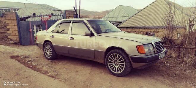 Mercedes E 220 1991, 450,000 km - 2.2 л - Gədəbəy