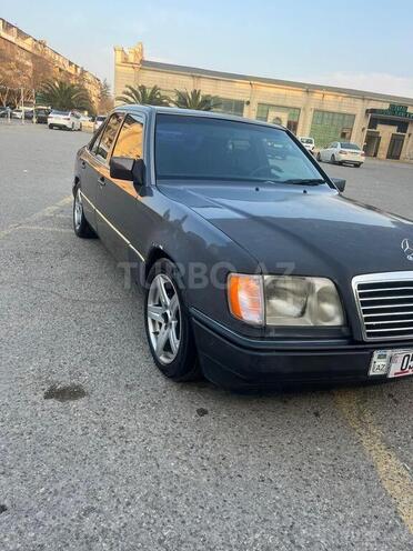 Mercedes E 220 1995, 250,000 km - 2.2 l - Bakı