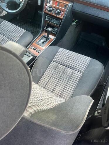 Mercedes E 220 1995, 250,000 km - 2.2 l - Bakı