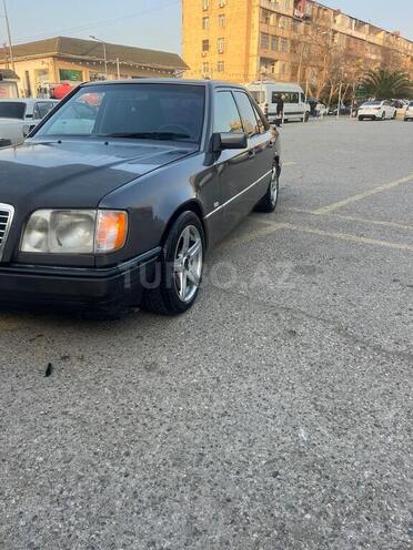 Mercedes E 220 1995, 250,000 km - 2.2 l - Bakı