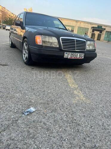 Mercedes E 220 1995, 250,000 km - 2.2 l - Bakı