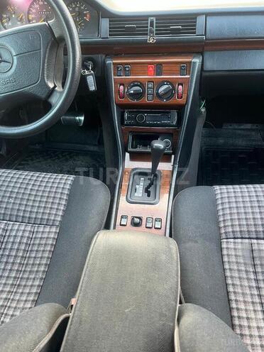 Mercedes E 220 1995, 250,000 km - 2.2 l - Bakı
