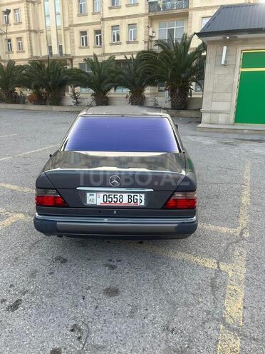 Mercedes E 220 1995, 250,000 km - 2.2 l - Bakı