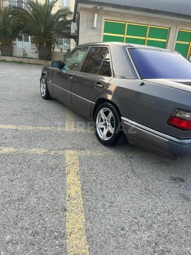 Mercedes E 220 1995, 250,000 km - 2.2 l - Bakı