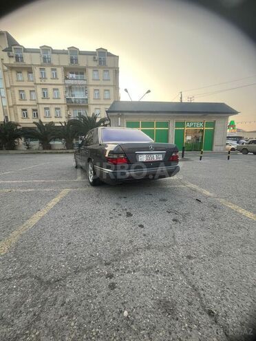 Mercedes E 220 1995, 250,000 km - 2.2 l - Bakı