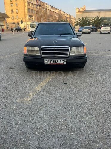 Mercedes E 220 1995, 250,000 km - 2.2 l - Bakı