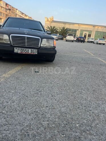 Mercedes E 220 1995, 250,000 km - 2.2 l - Bakı