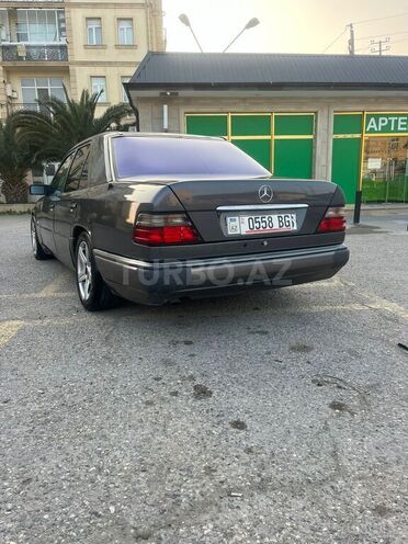 Mercedes E 220 1995, 250,000 km - 2.2 l - Bakı