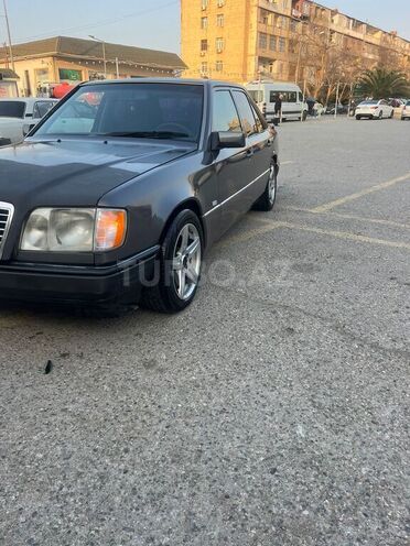 Mercedes E 220 1995, 250,000 km - 2.2 l - Bakı
