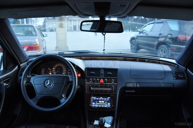 Mercedes C 240 2000, 282,000 km - 2.4 l - Saatlı