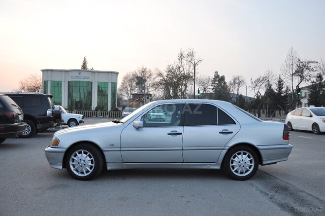 Mercedes C 240 2000, 282,000 km - 2.4 l - Saatlı