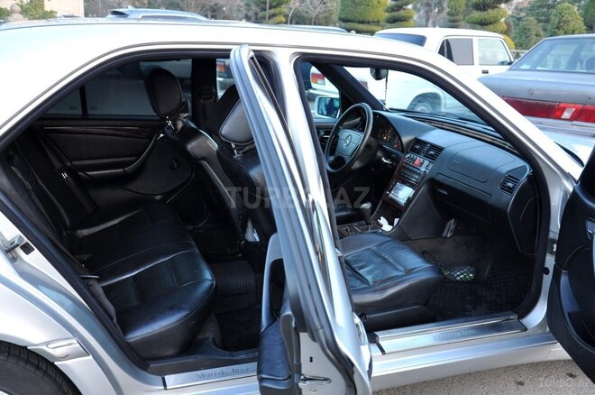 Mercedes C 240 2000, 282,000 km - 2.4 l - Saatlı