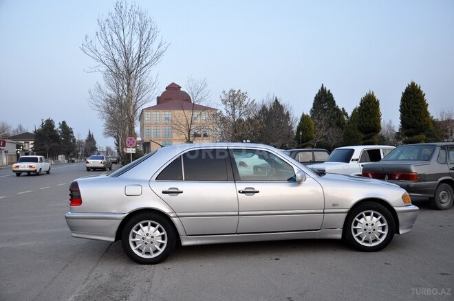 Mercedes C 240 2000, 282,000 km - 2.4 l - Saatlı