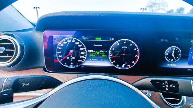 Mercedes E 350-13