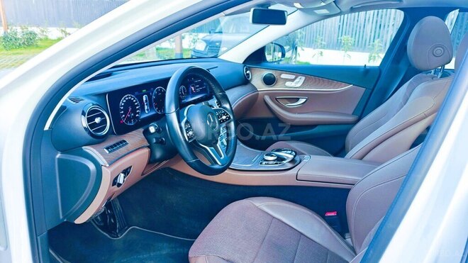 Mercedes E 350-11