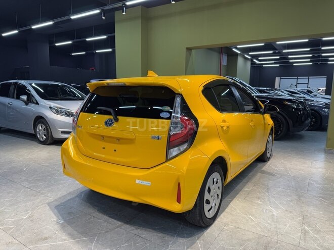 Toyota Aqua-10