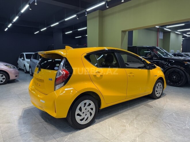 Toyota Aqua-9