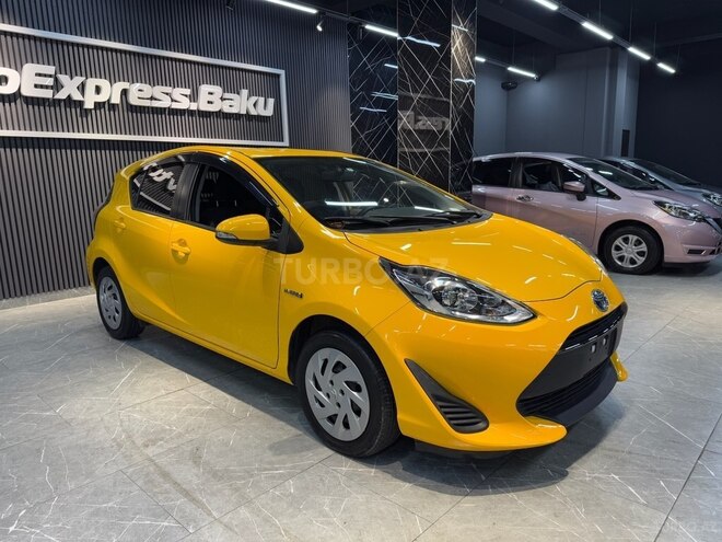 Toyota Aqua-4