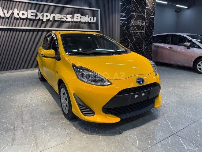 Toyota Aqua-5