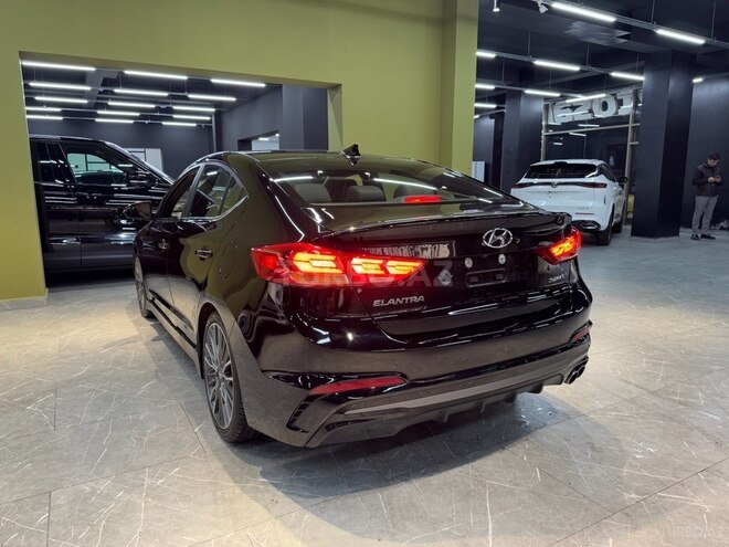 Hyundai Elantra-2