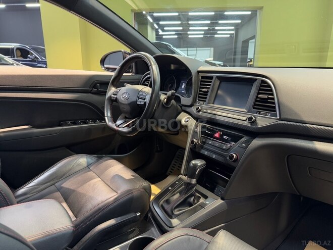 Hyundai Elantra-3