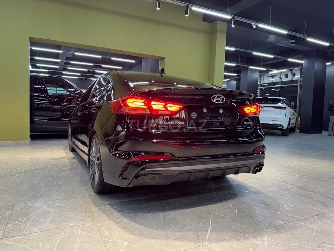 Hyundai Elantra-9