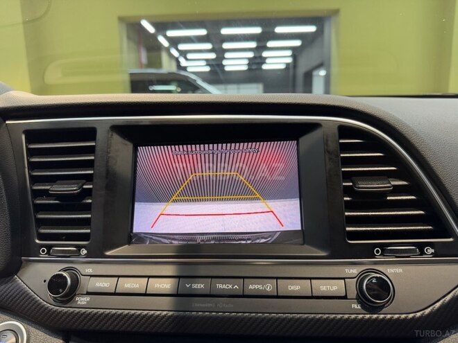 Hyundai Elantra-8