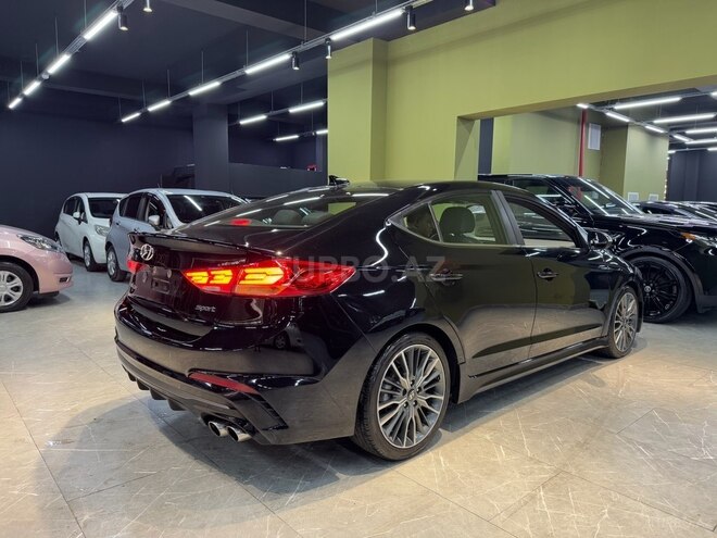 Hyundai Elantra-11