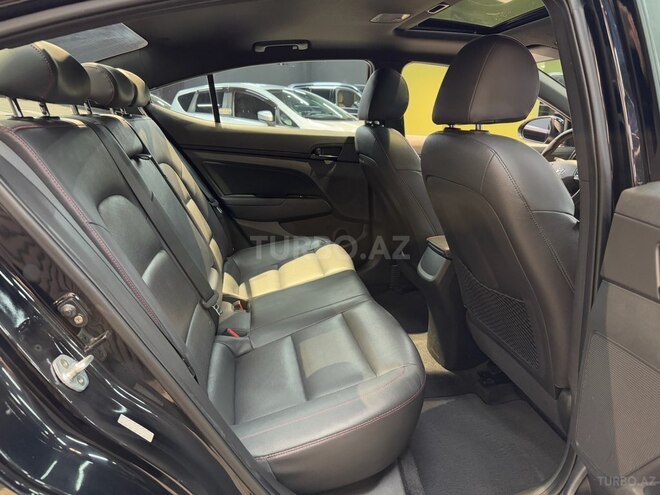 Hyundai Elantra-14
