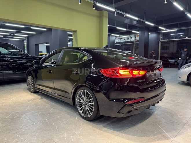 Hyundai Elantra-10