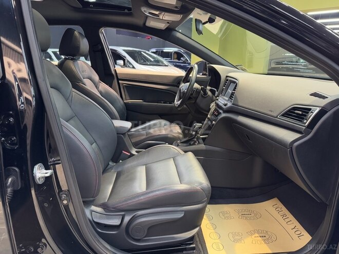 Hyundai Elantra-15