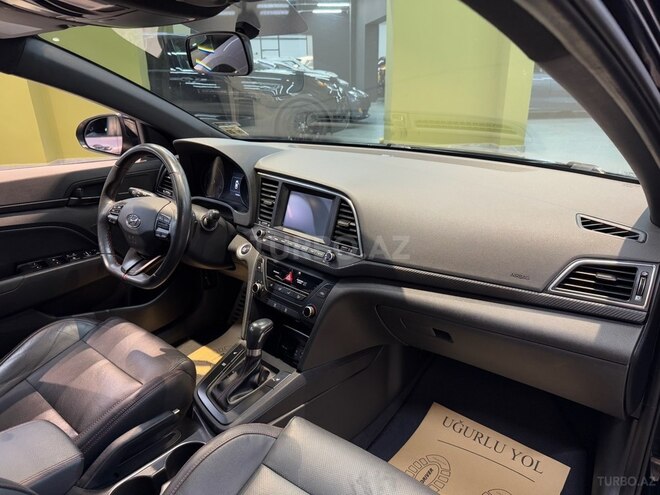 Hyundai Elantra-16