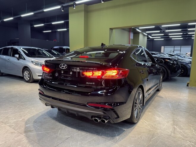 Hyundai Elantra-12
