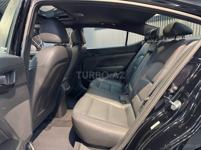 Hyundai Elantra-17