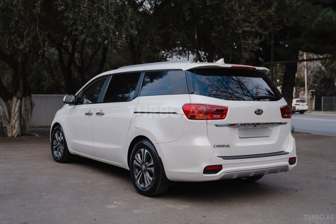 Kia Carnival-5