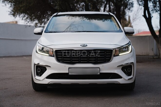 Kia Carnival-1