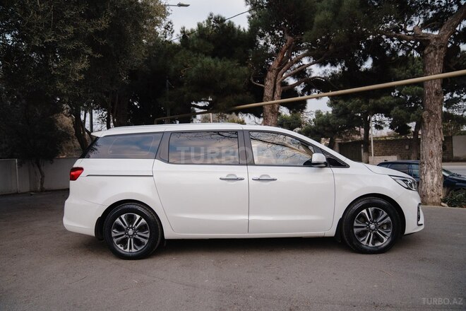 Kia Carnival-4