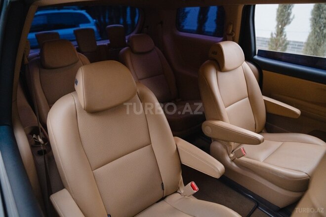 Kia Carnival-11
