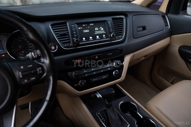 Kia Carnival-13