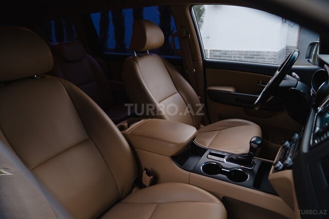 Kia Carnival-15
