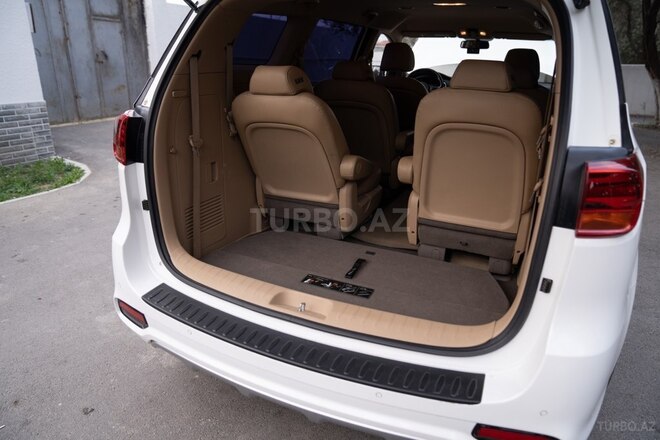 Kia Carnival-19