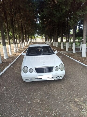 Mercedes E 220 d 2001, 334,848 km - 2.2 l - Masallı