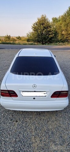 Mercedes E 220 d 2001, 334,848 km - 2.2 l - Masallı