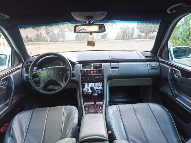 Mercedes E 220 d 2001, 334,848 km - 2.2 l - Masallı