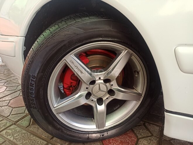 Mercedes E 220 d 2001, 334,848 km - 2.2 l - Masallı
