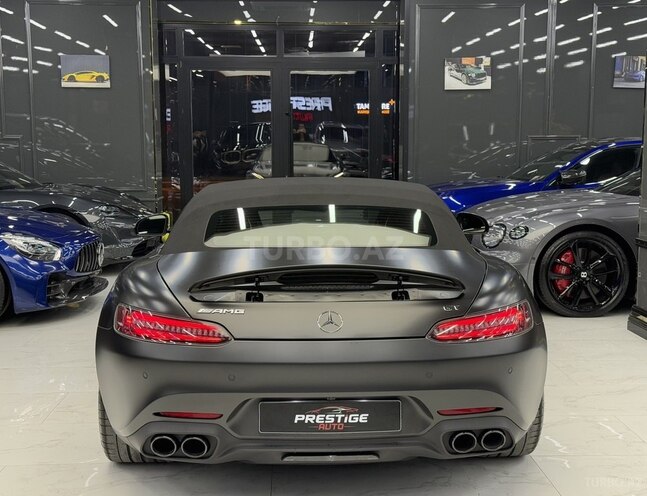 Mercedes AMG GT S-11