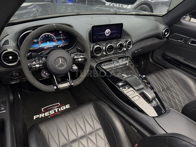 Mercedes AMG GT S-12