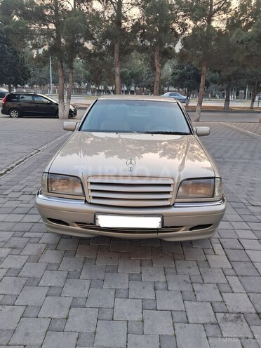 Mercedes C 200 1995, 260,000 km - 2.0 l - Sumqayıt