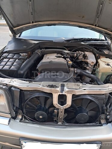 Mercedes C 200 1995, 260,000 km - 2.0 l - Sumqayıt
