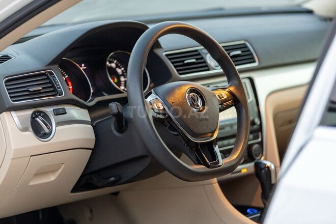 Volkswagen Passat 2017, 104,000 km - 1.8 л - Bakı